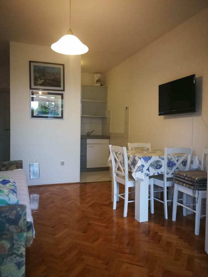 Apartment Hudan Malinska Esterno foto